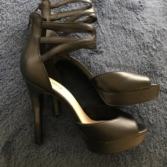 Nine West 8.5 heels - Picture 4 of 4